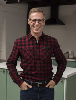 smiley-father-posing-kitchen